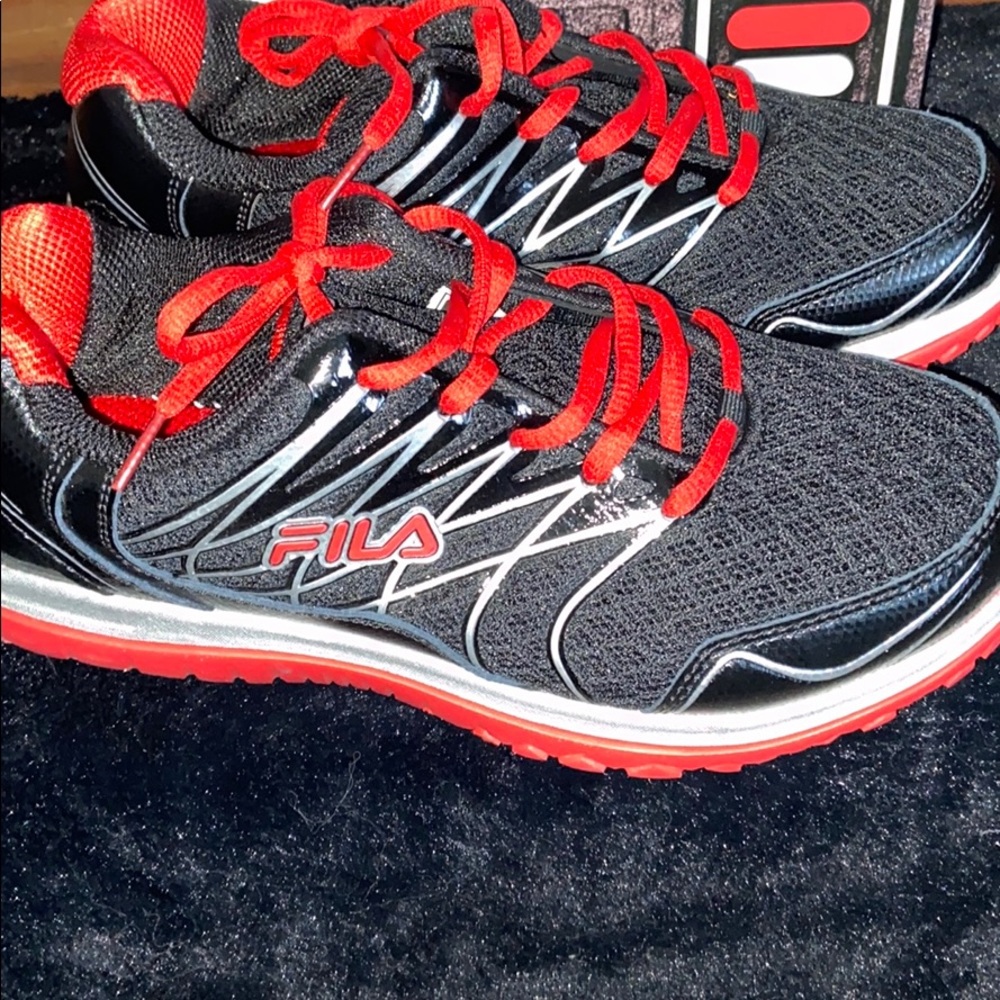 NWB Boys 6.5 Fila Training Sneakers